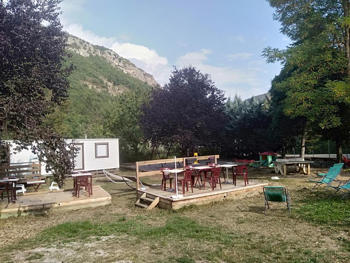 Camping Du Lac سانت جولين دو فيردون المظهر الخارجي الصورة